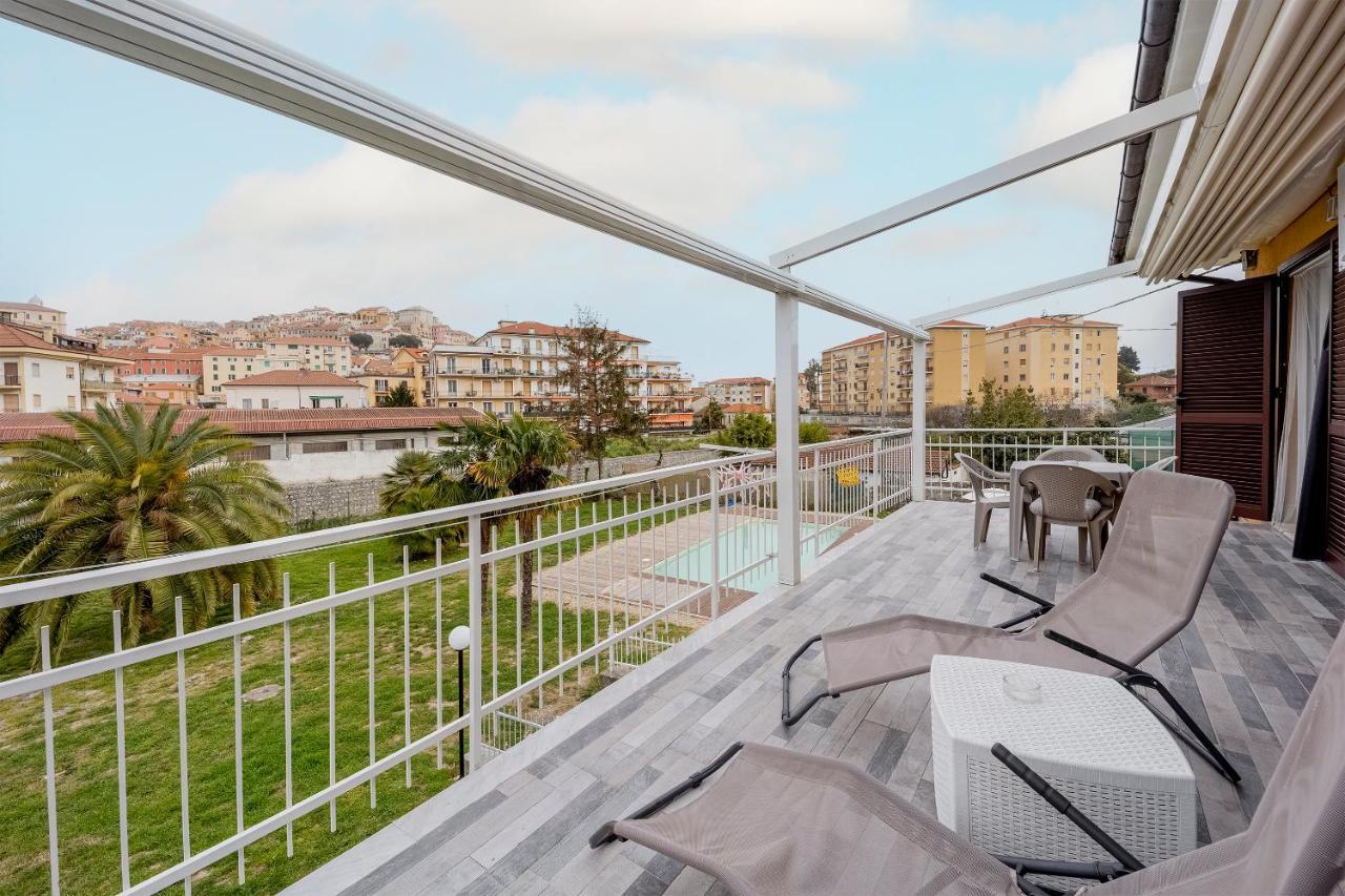 Il Gattino Di Porto - Apt 5 - Bilocale Terrazzo Piscina Imperia Εξωτερικό φωτογραφία